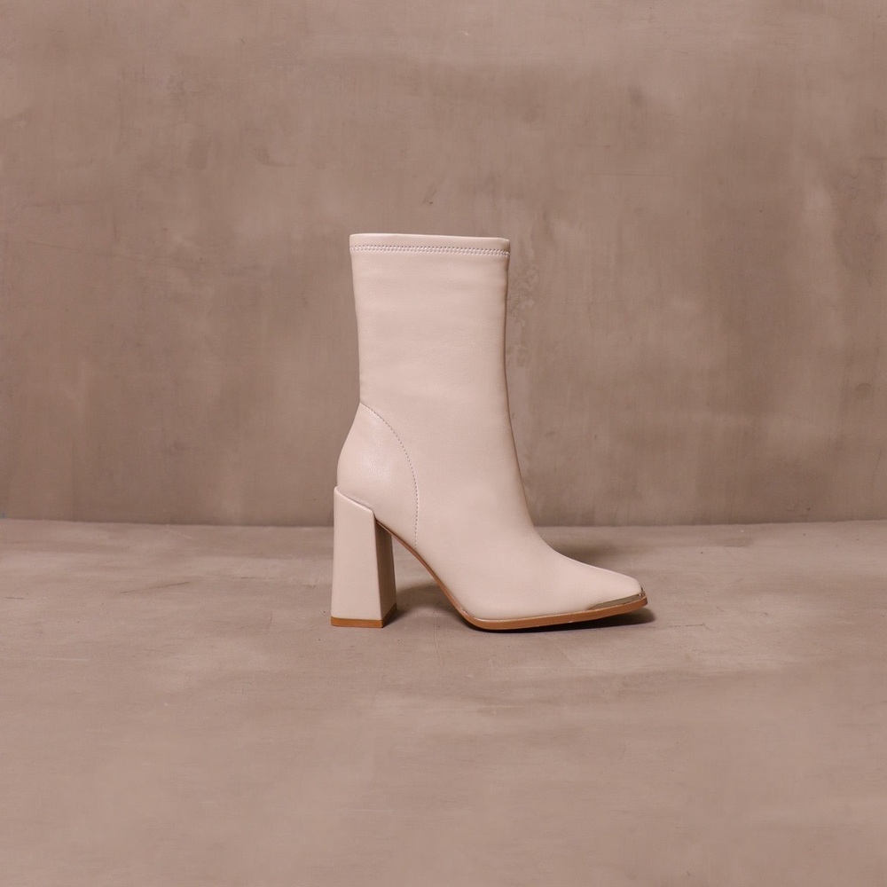 Elegant Beige Women's Boots